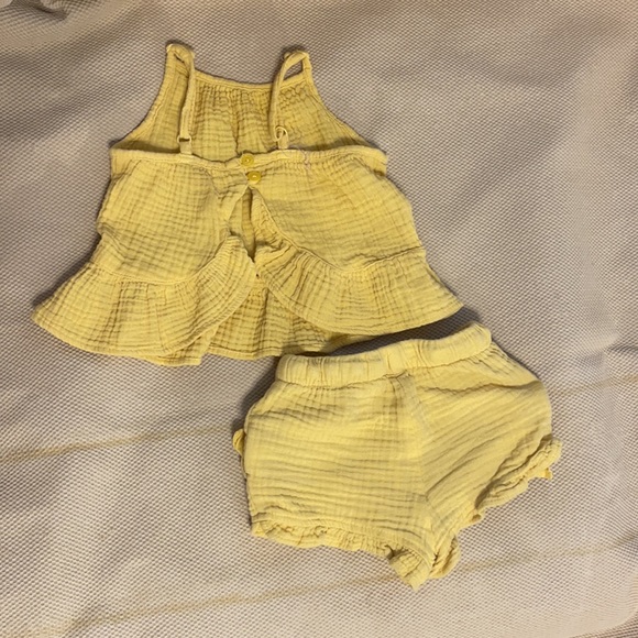 Cat & Jack - Yellow Open Back Tank & Short Set 12 M - Picture 2 of 2